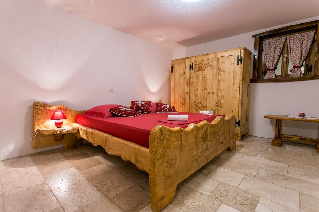 Stonehouse Marina Villa Vrsine Buitenkant foto