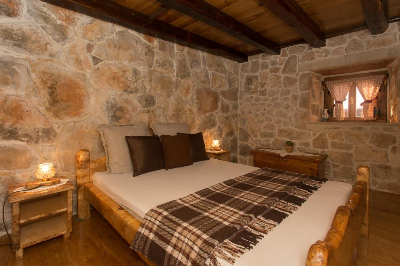 Stonehouse Marina Villa Vrsine Buitenkant foto