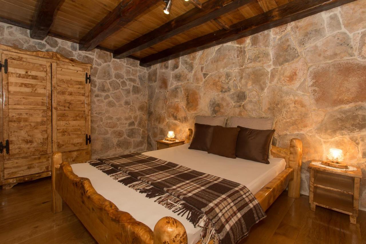 Stonehouse Marina Villa Vrsine Buitenkant foto